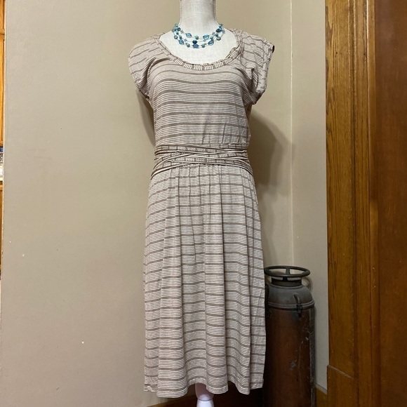 𝅺MAX EDITION SZ M TAN  STRETCH KNIT WAIST DRESS - Picture 1 of 7